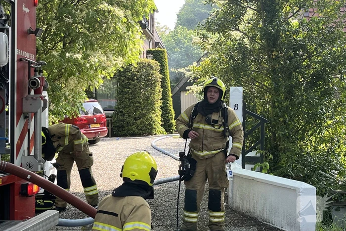 Brand in schuur op woonerf