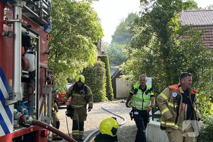 Brand in schuur op woonerf