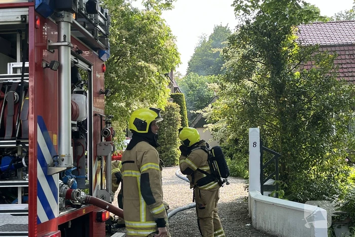 Brand in schuur op woonerf