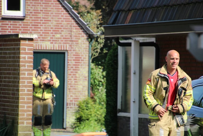 Veel rookontwikkeling bij brand in tuinhuis