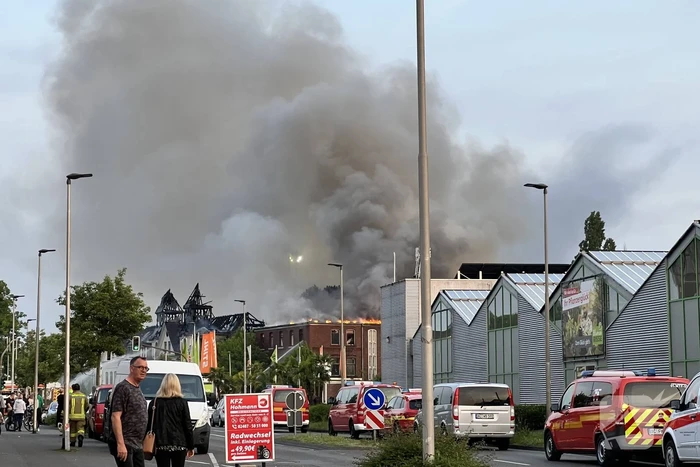 Nederlandse brandweer assisteert bij enorme brand in Duitsland