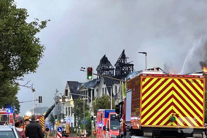 Nederlandse brandweer assisteert bij enorme brand in Duitsland