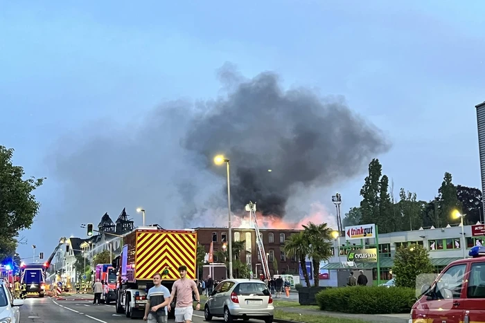 Nederlandse brandweer assisteert bij enorme brand in Duitsland