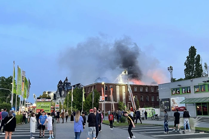 Nederlandse brandweer assisteert bij enorme brand in Duitsland