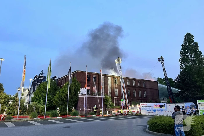 Nederlandse brandweer assisteert bij enorme brand in Duitsland