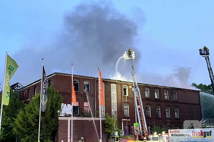 Nederlandse brandweer assisteert bij enorme brand in Duitsland