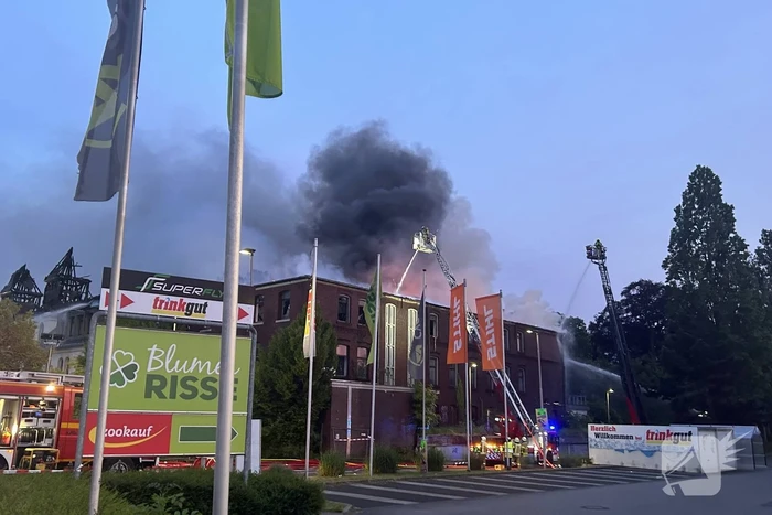 Nederlandse brandweer assisteert bij enorme brand in Duitsland