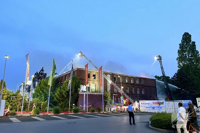 Nederlandse brandweer assisteert bij enorme brand in Duitsland
