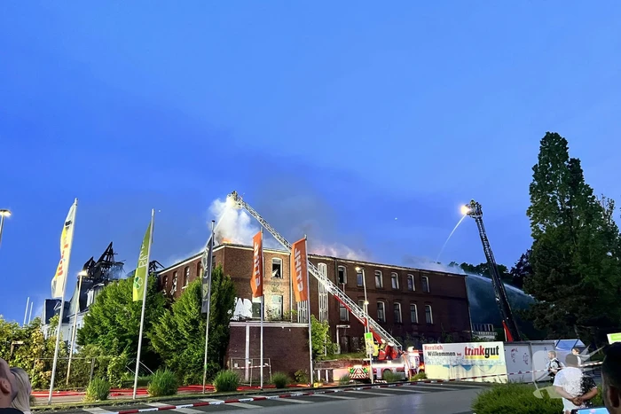 Nederlandse brandweer assisteert bij enorme brand in Duitsland