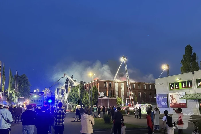 Nederlandse brandweer assisteert bij enorme brand in Duitsland