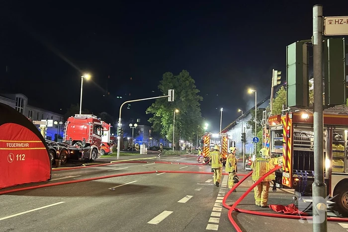 Nederlandse brandweer assisteert bij enorme brand in Duitsland
