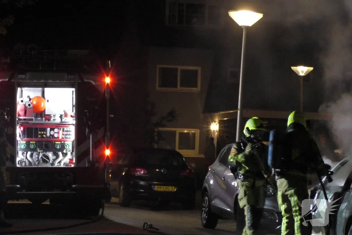 Auto brandt volledig uit