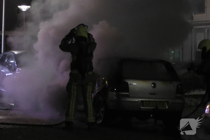 Auto brandt volledig uit