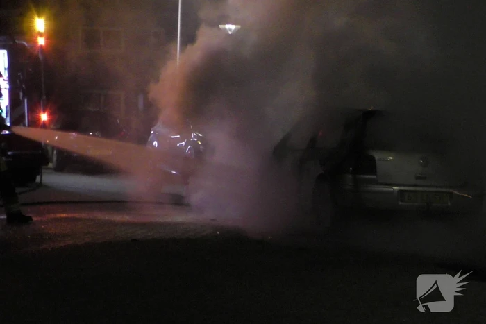 Auto brandt volledig uit