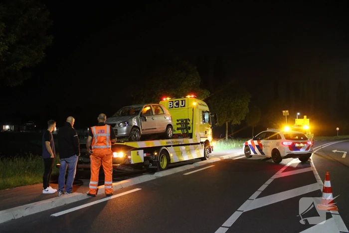Auto slaat over de kop na eenzijdig ongeval