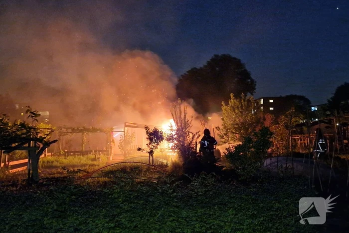 Tuinhuis in as na felle brand