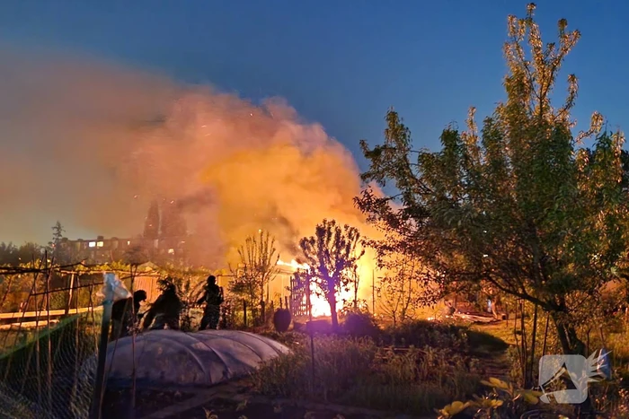 Tuinhuis in as na felle brand