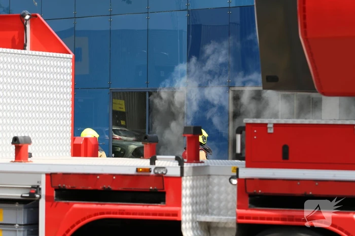 Brand in bedrijfspand veroorzaakt langdurige rookontwikkeling