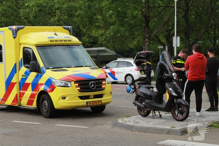 Vrouw gewond bij aanrijding met scooterrijder