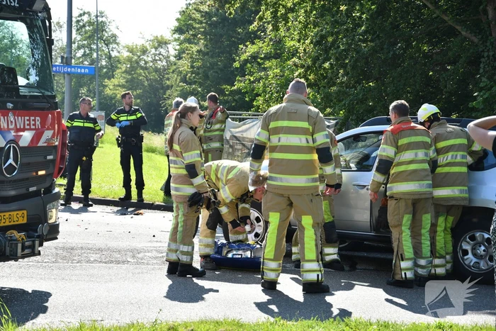 Flink ongeval tussen drie voertuigen