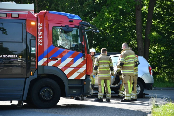 Flink ongeval tussen drie voertuigen