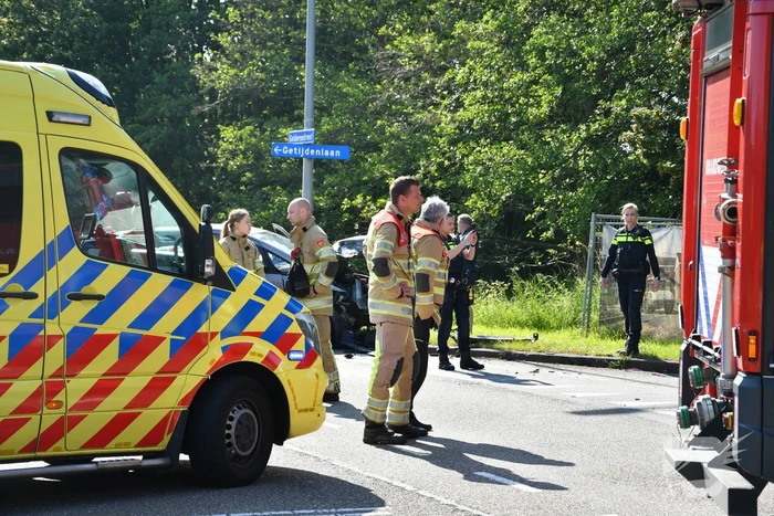 Flink ongeval tussen drie voertuigen