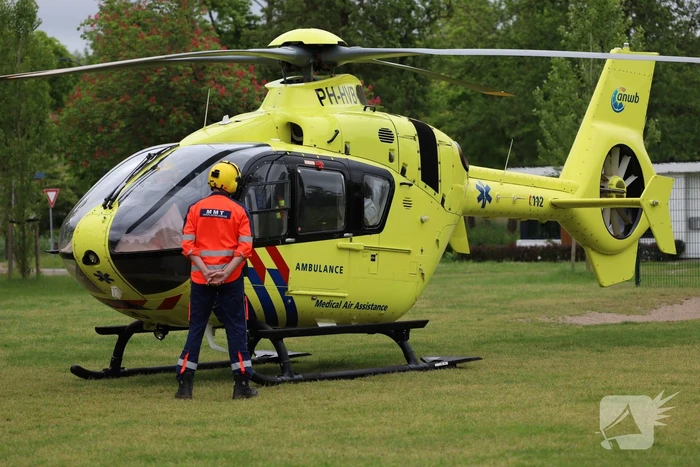 Traumahelikopter landt op grasveld