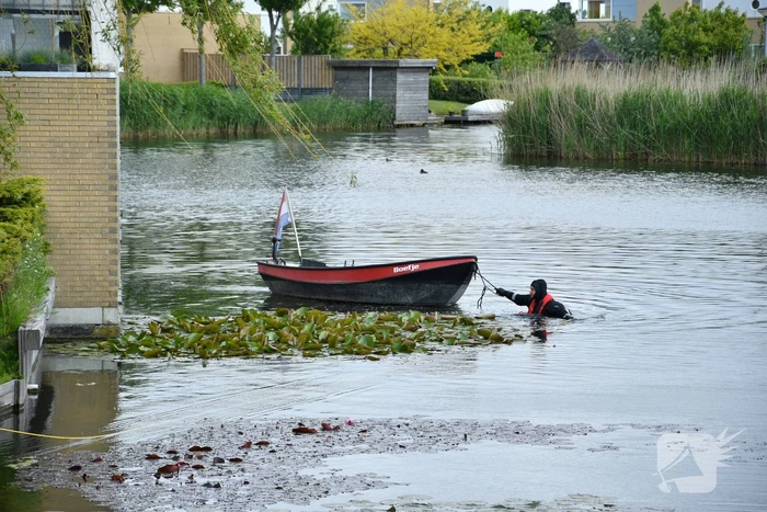 Brandweerduiker ingezet na losdrijvend bootje