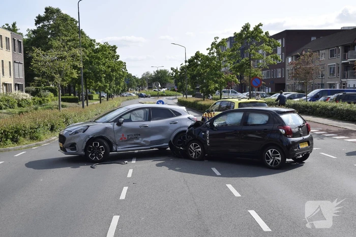 Twee auto's beschadigd bij ongeval