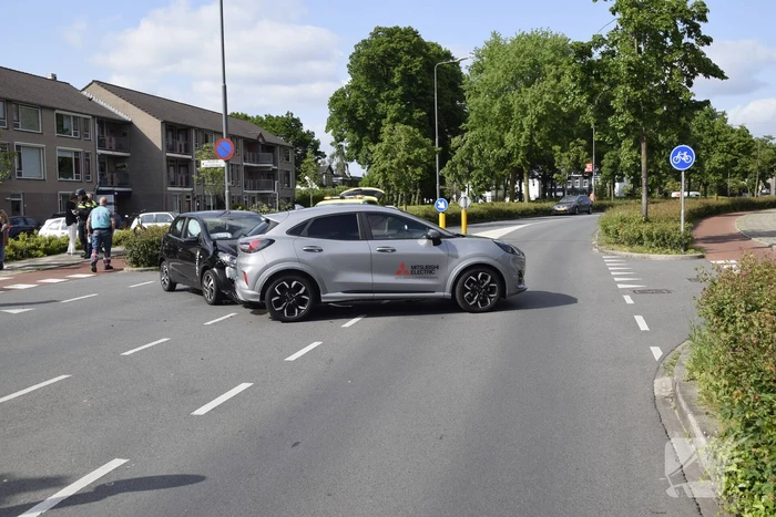 Twee auto's beschadigd bij ongeval