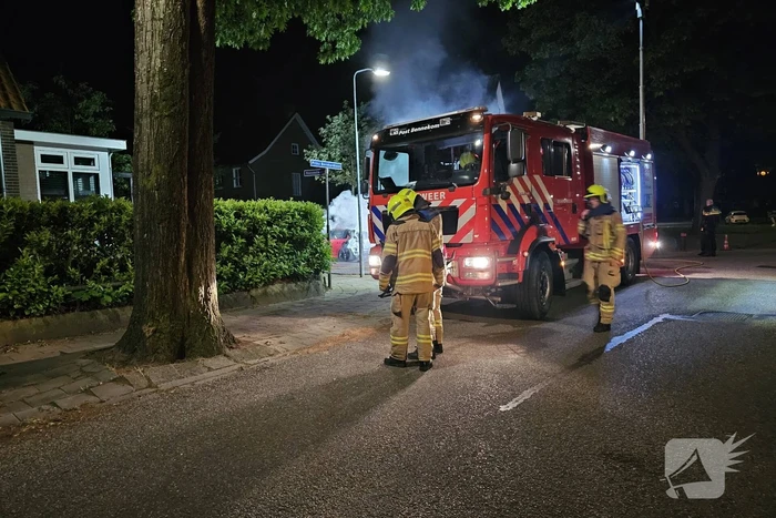Geparkeerde auto verwoest door brand