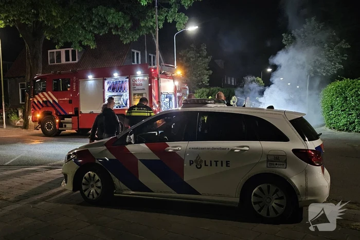 Geparkeerde auto verwoest door brand