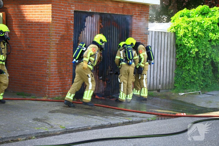 Onkruidbestrijding eindigt in garagebrand