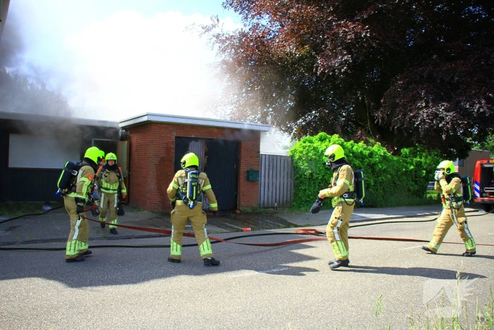 Onkruidbestrijding eindigt in garagebrand