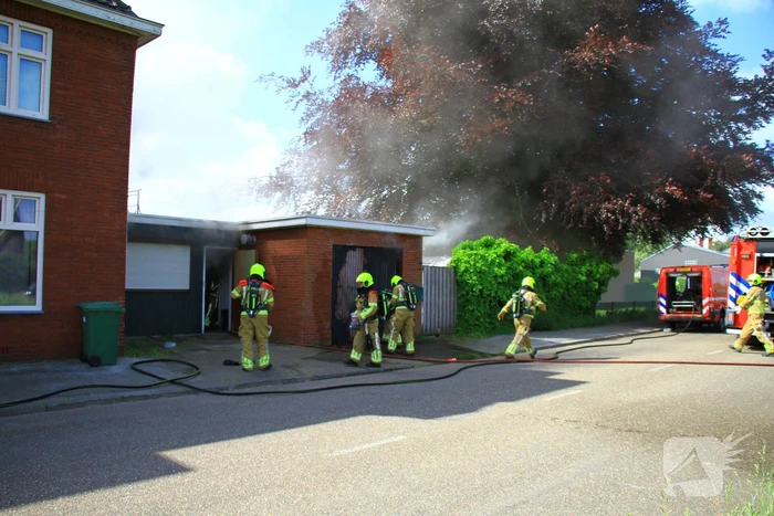 Onkruidbestrijding eindigt in garagebrand