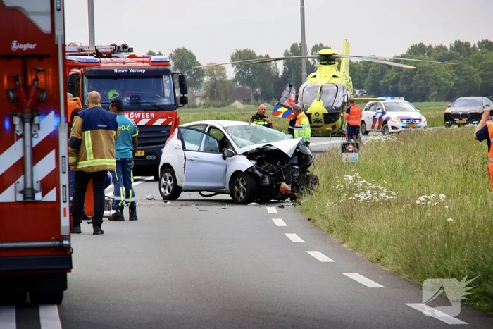 Ernstige aanrijding tussen twee voertuigen