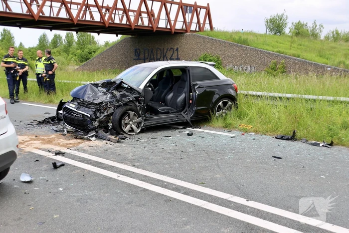 Ernstige aanrijding tussen twee voertuigen