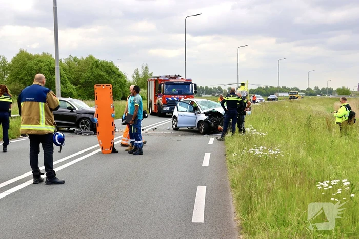 Ernstige aanrijding tussen twee voertuigen