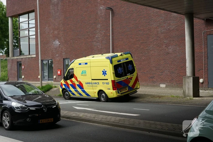 Veel schade aan twee auto's na botsing