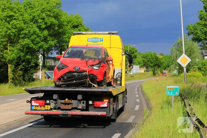 Automobiliste belandt met auto in de sloot