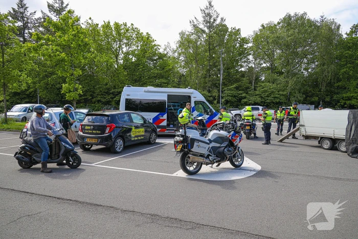 Politie houdt verkeerscontrole
