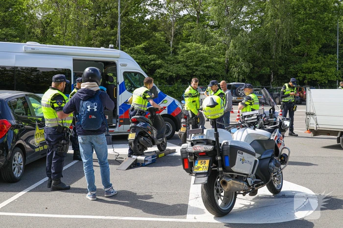 Politie houdt verkeerscontrole