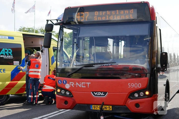 Fietser gegrepen door passerende lijnbus