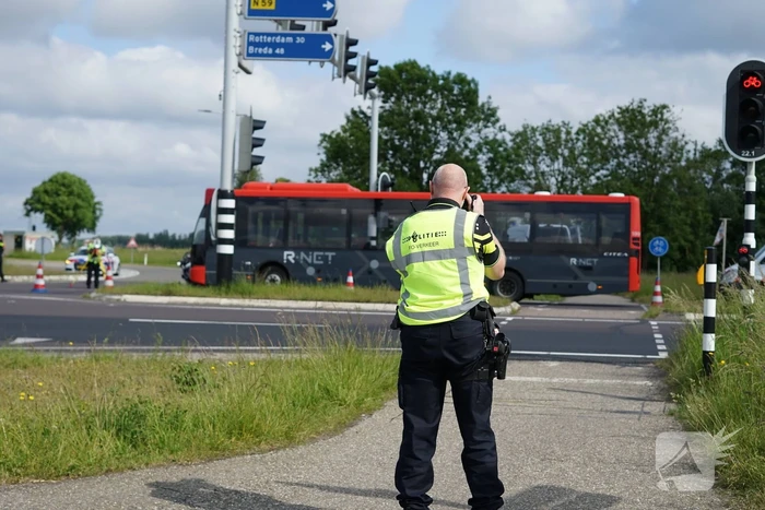 Fietser gegrepen door passerende lijnbus