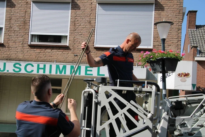Loshangende antenne zorgt voor brandweer inzet