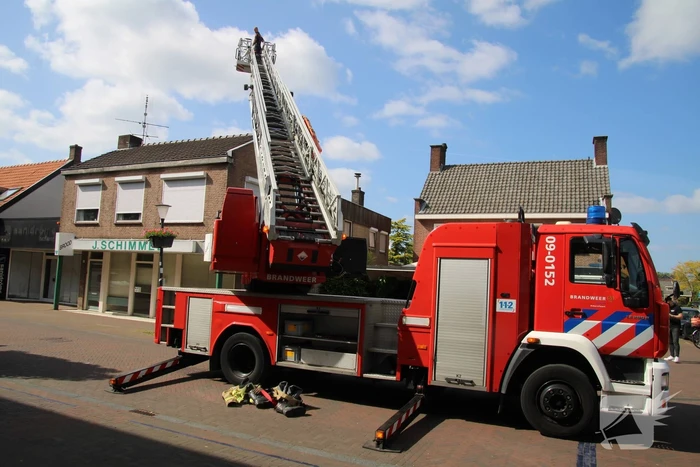 Loshangende antenne zorgt voor brandweer inzet