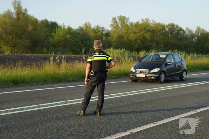 Auto tegen vangrail bij eenzijdig ongeval
