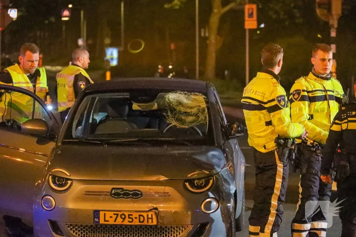 Brommerrijdster gewond bij botsing met auto