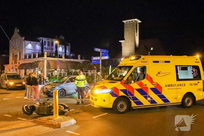 Brommerrijdster gewond bij botsing met auto