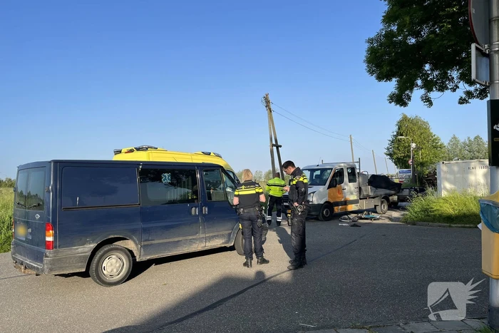 Fietser zwaargewond bij botsing